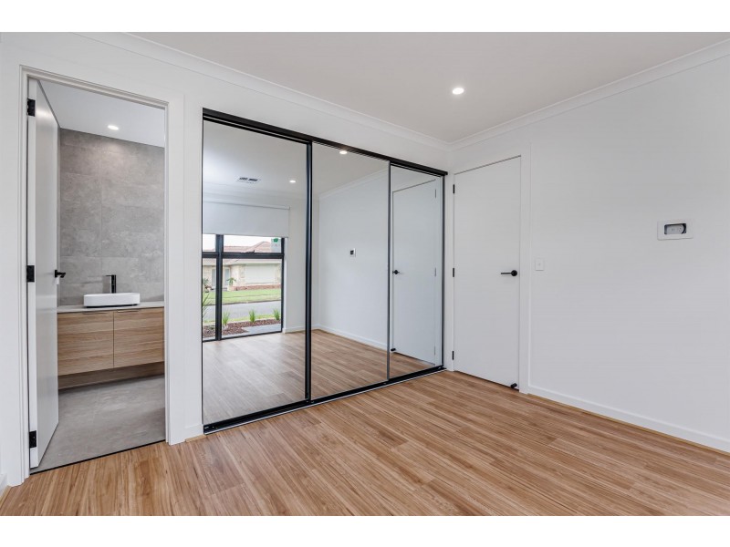 24 Yalpara Avenue, Seaton SA 5023