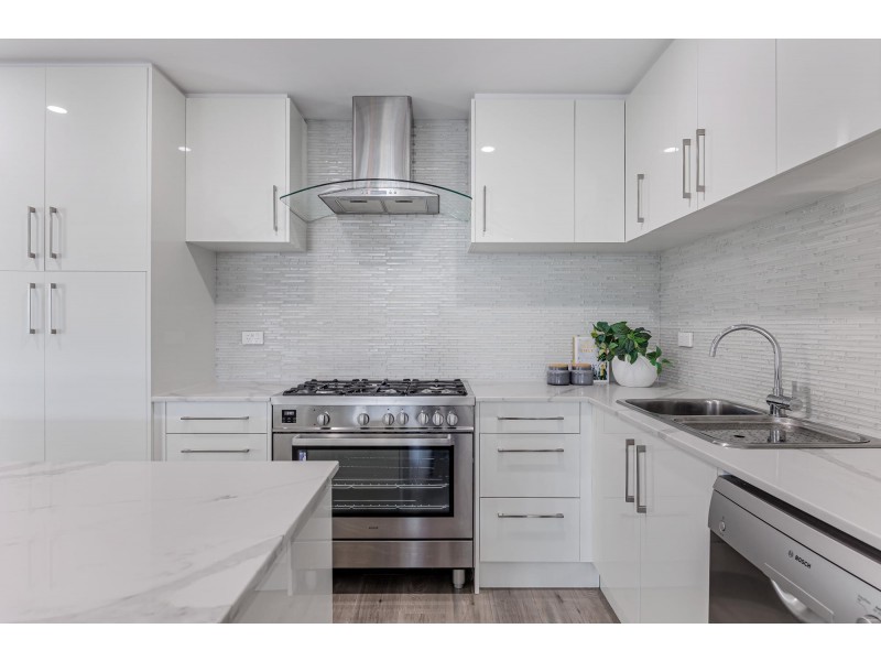 10 Hoylake Crescent, West Lakes SA 5021