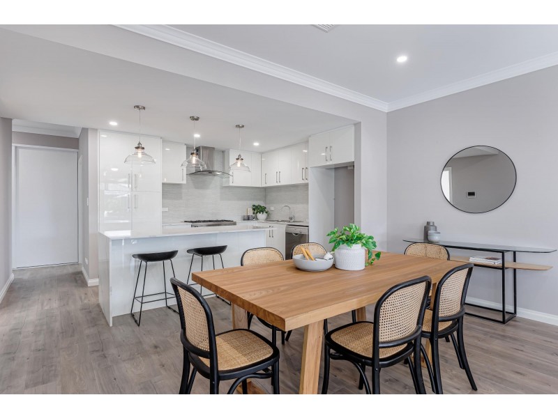 10 Hoylake Crescent, West Lakes SA 5021