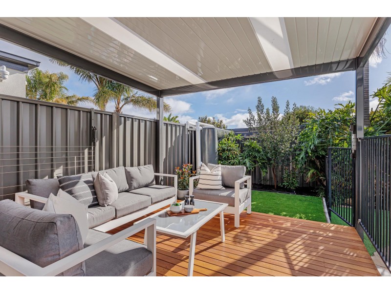 10 Hoylake Crescent, West Lakes SA 5021