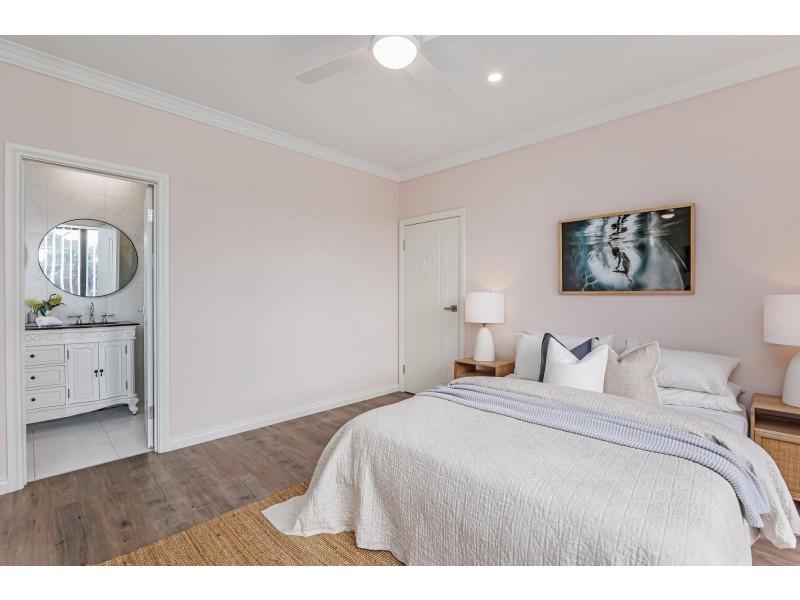 10 Hoylake Crescent, West Lakes SA 5021