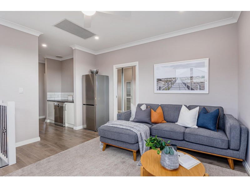 10 Hoylake Crescent, West Lakes SA 5021