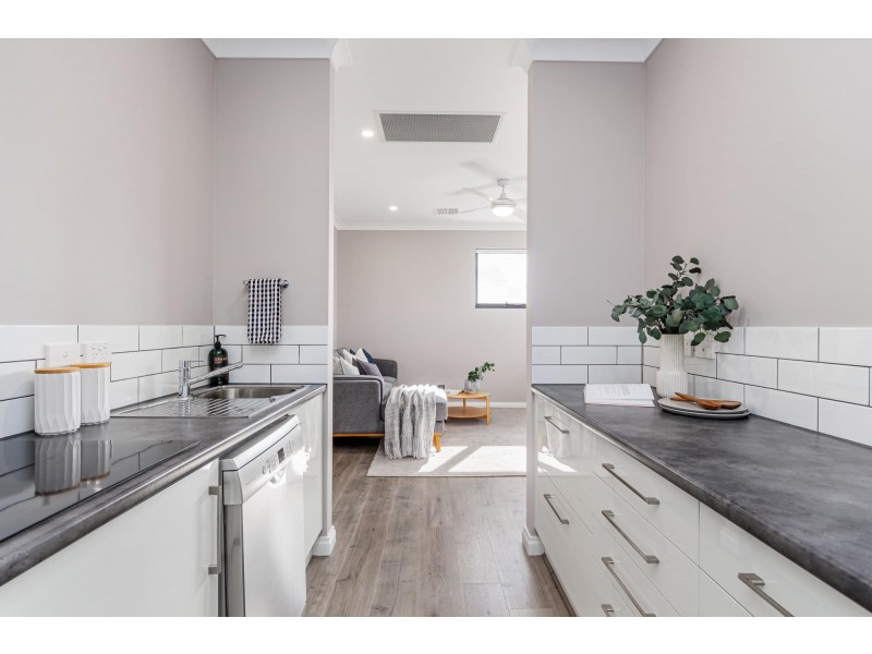 10 Hoylake Crescent, West Lakes SA 5021