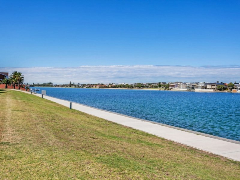 77 Brebner Drive, West Lakes SA 5021