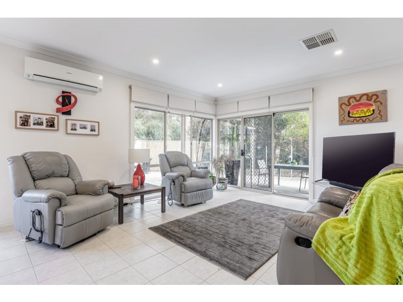 27a Heysen Crescent, West Lakes Shore SA 5020