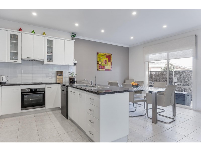 27a Heysen Crescent, West Lakes Shore SA 5020