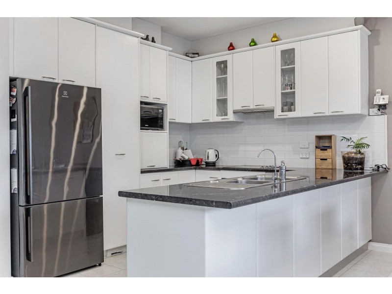 27a Heysen Crescent, West Lakes Shore SA 5020