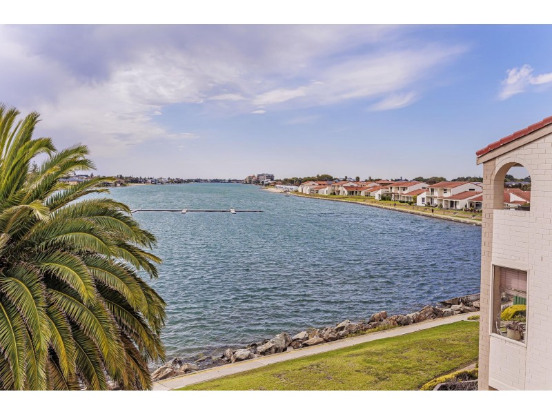 12/242 Trimmer Parade, West Lakes SA 5021