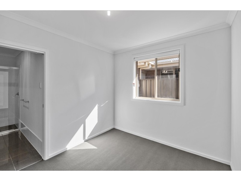 35 Victoria Way, Mansfield Park SA 5012
