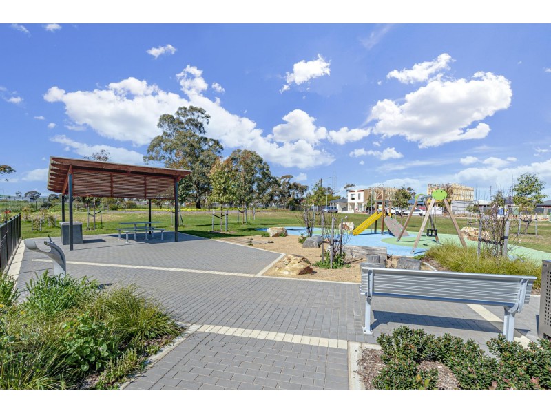 35 Victoria Way, Mansfield Park SA 5012