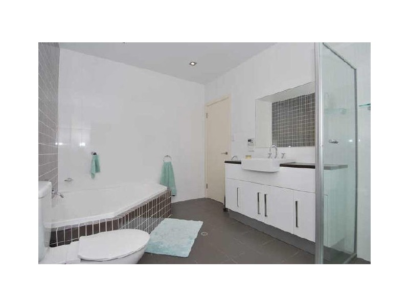 42 Chambers Avenue, Henley Beach SA 5022