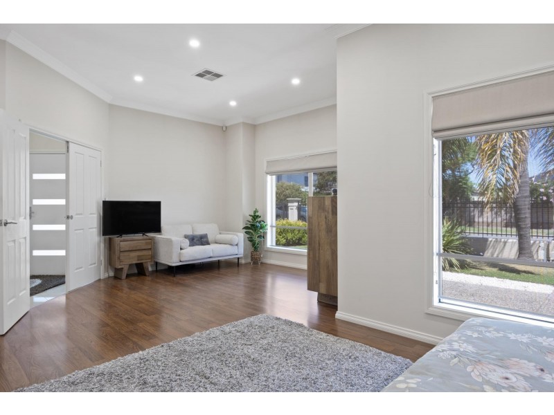 1 Minns Street West, Seaton SA 5023