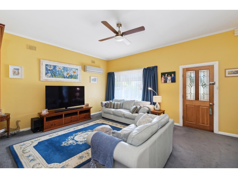 10 Kingborn Avenue, Seaton SA 5023