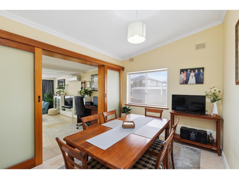 10 Kingborn Avenue, Seaton SA 5023