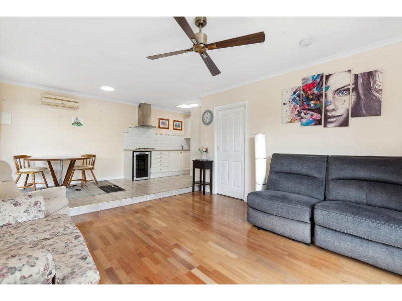 10 Kingborn Avenue, Seaton SA 5023