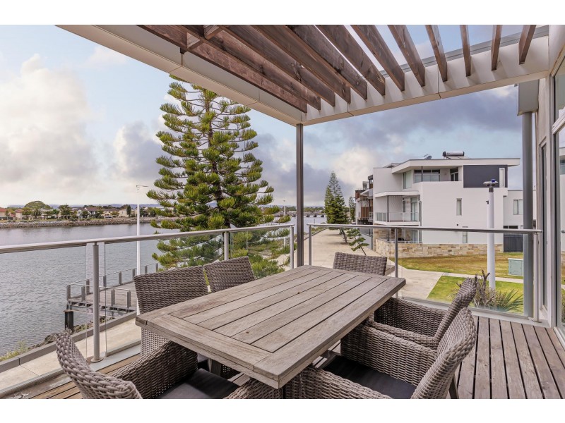 2 Parri Crescent, New Port SA 5015