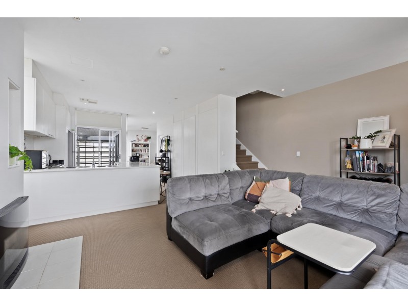 2 Parri Crescent, New Port SA 5015