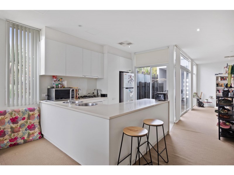 2 Parri Crescent, New Port SA 5015