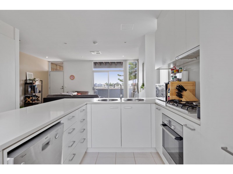 2 Parri Crescent, New Port SA 5015