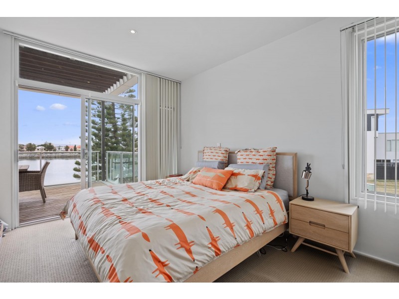 2 Parri Crescent, New Port SA 5015