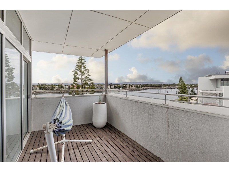 2 Parri Crescent, New Port SA 5015