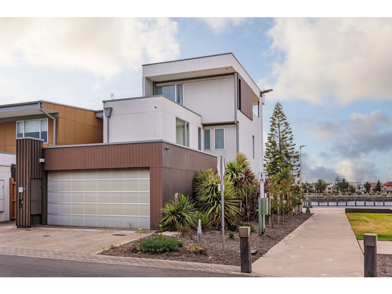 2 Parri Crescent, New Port SA 5015