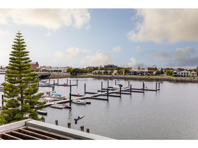 2 Parri Crescent, New Port SA 5015