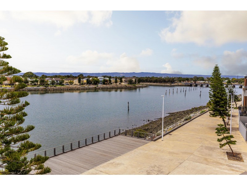 2 Parri Crescent, New Port SA 5015