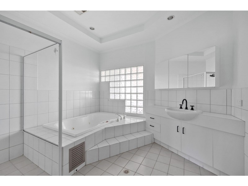 15/8-9 Sunrise Court, West Lakes SA 5021