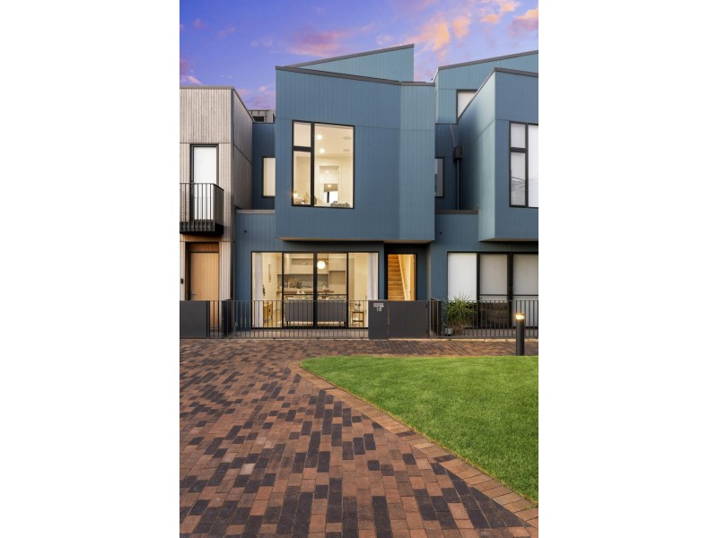 18 Albany Lane, Port Adelaide SA 5015