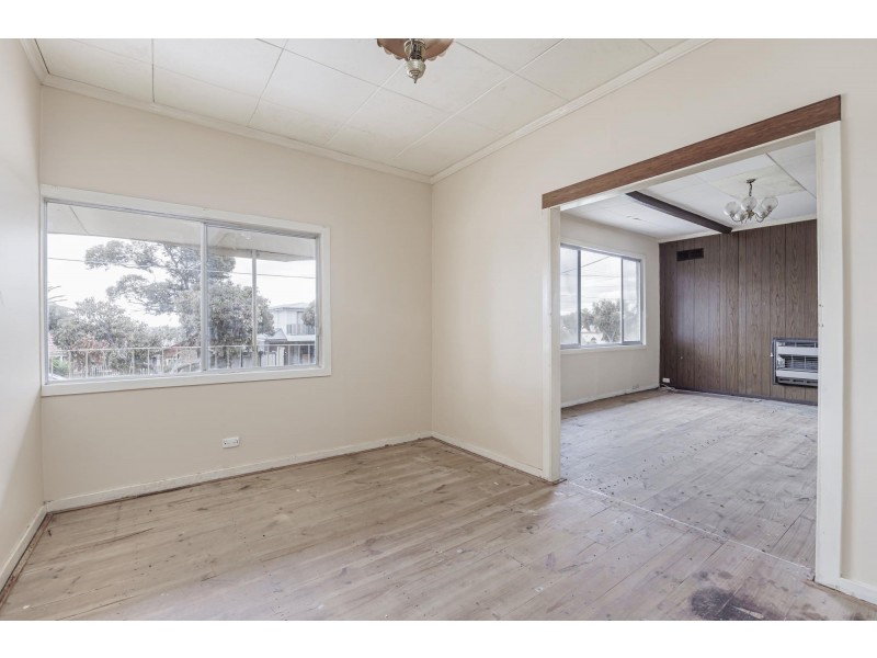 18 Amber Avenue, Clearview SA 5085