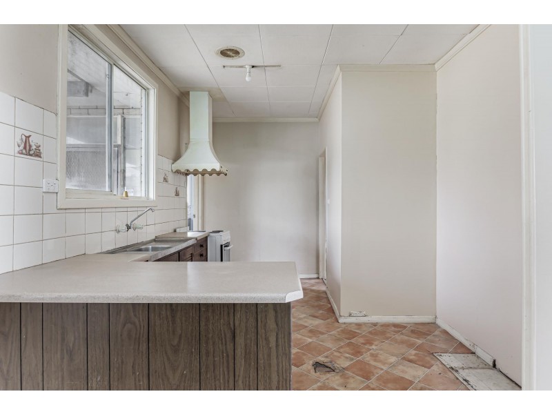 18 Amber Avenue, Clearview SA 5085