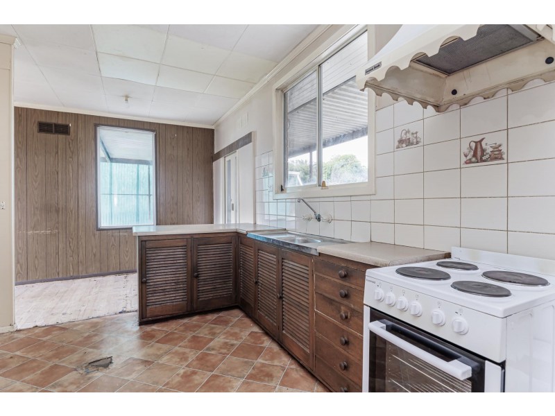 18 Amber Avenue, Clearview SA 5085