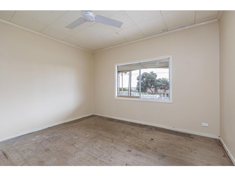 18 Amber Avenue, Clearview SA 5085