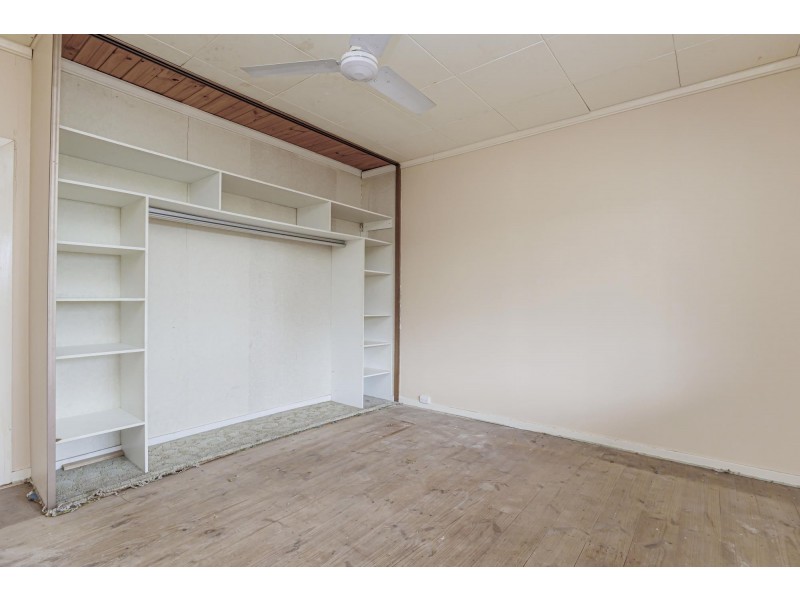 18 Amber Avenue, Clearview SA 5085