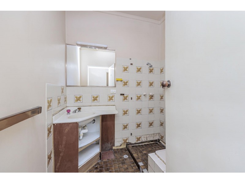 18 Amber Avenue, Clearview SA 5085