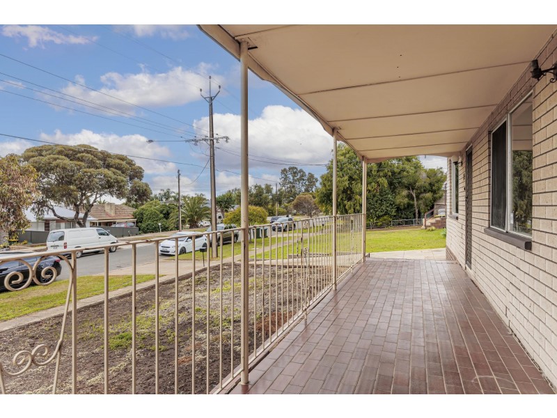 18 Amber Avenue, Clearview SA 5085