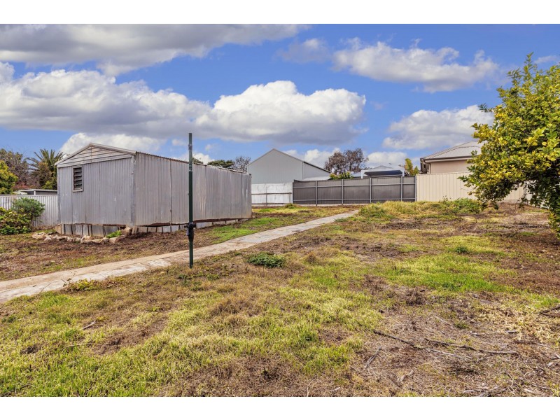 18 Amber Avenue, Clearview SA 5085