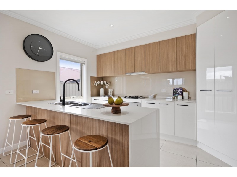 16 Lucknow Close, Kidman Park SA 5025