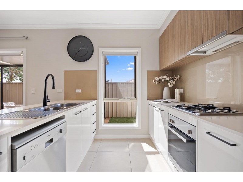 16 Lucknow Close, Kidman Park SA 5025