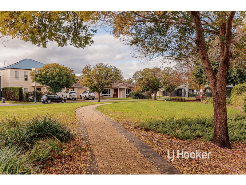 14 Windermere Crescent, Mawson Lakes SA 5095