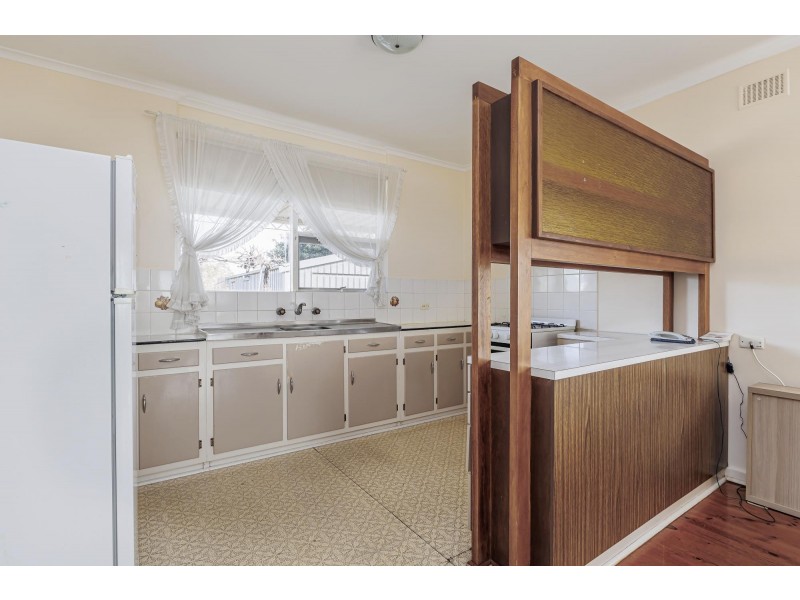 18 Dundee Avenue, Seaton SA 5023