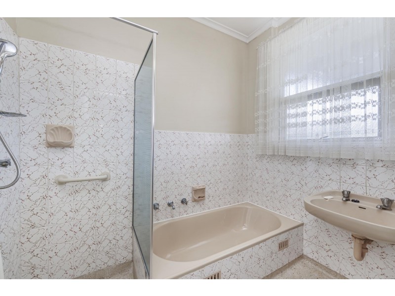 18 Dundee Avenue, Seaton SA 5023