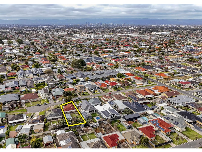 18 Dundee Avenue, Seaton SA 5023