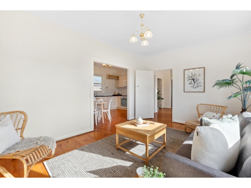 8 Rondo Avenue, Findon SA 5023