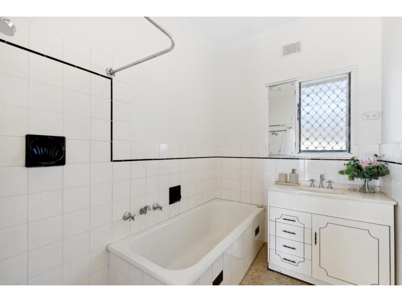 8 Rondo Avenue, Findon SA 5023