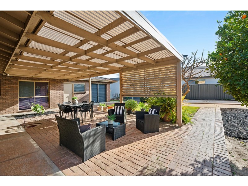 43 Heysen Crescent, West Lakes Shore SA 5020