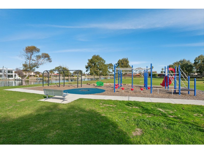 43 Heysen Crescent, West Lakes Shore SA 5020