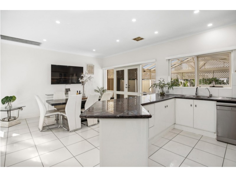 18 Frome Crescent, West Lakes SA 5021