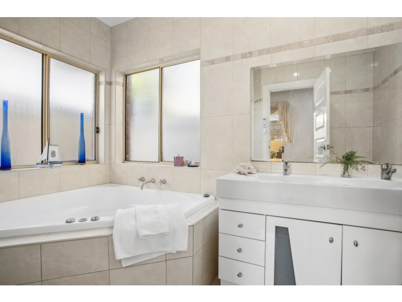 18 Frome Crescent, West Lakes SA 5021